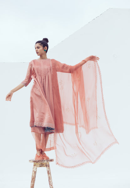 Coral zari butti dupatta